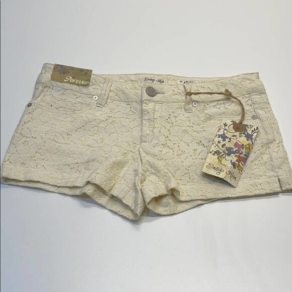 INDIGO REIN Womens 7 Cream Lace Shorts - Picture 1 of 5